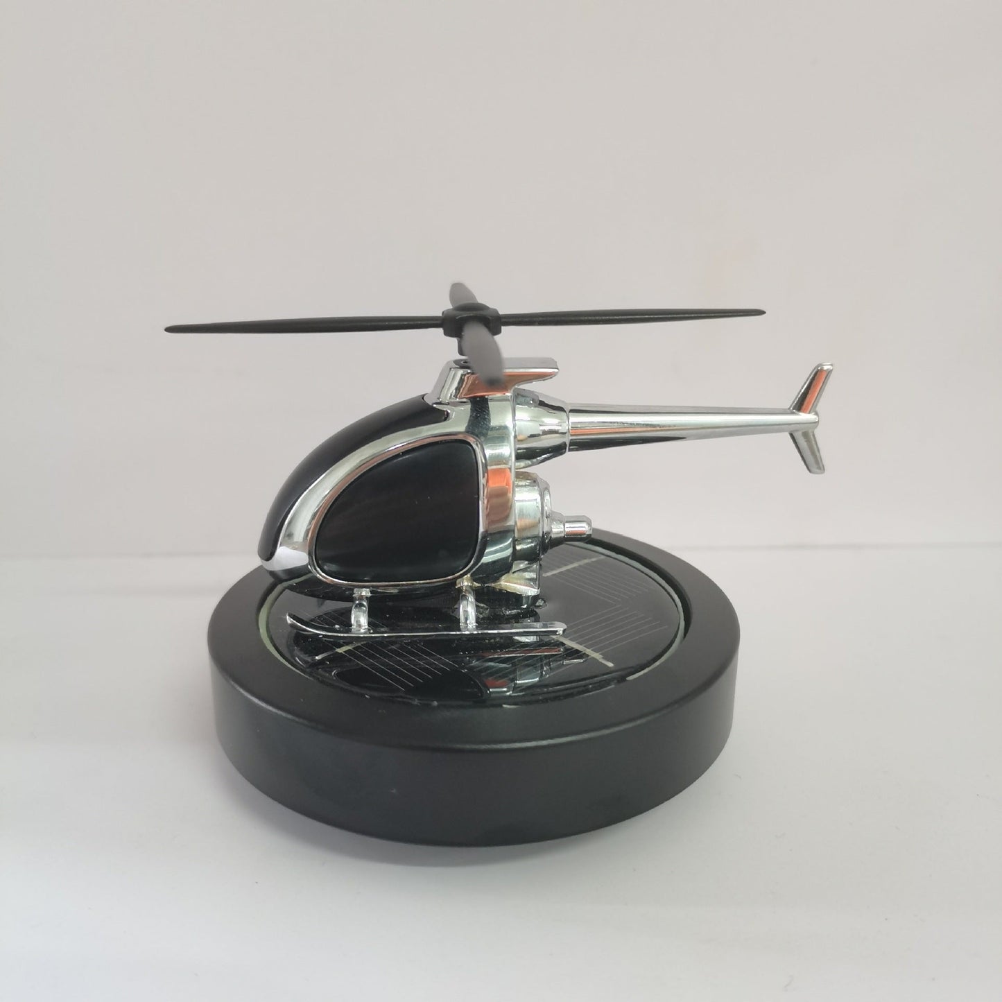 Ambientador de aire para coche con forma de helicóptero que funciona con energía solar y que gira con un perfume genial