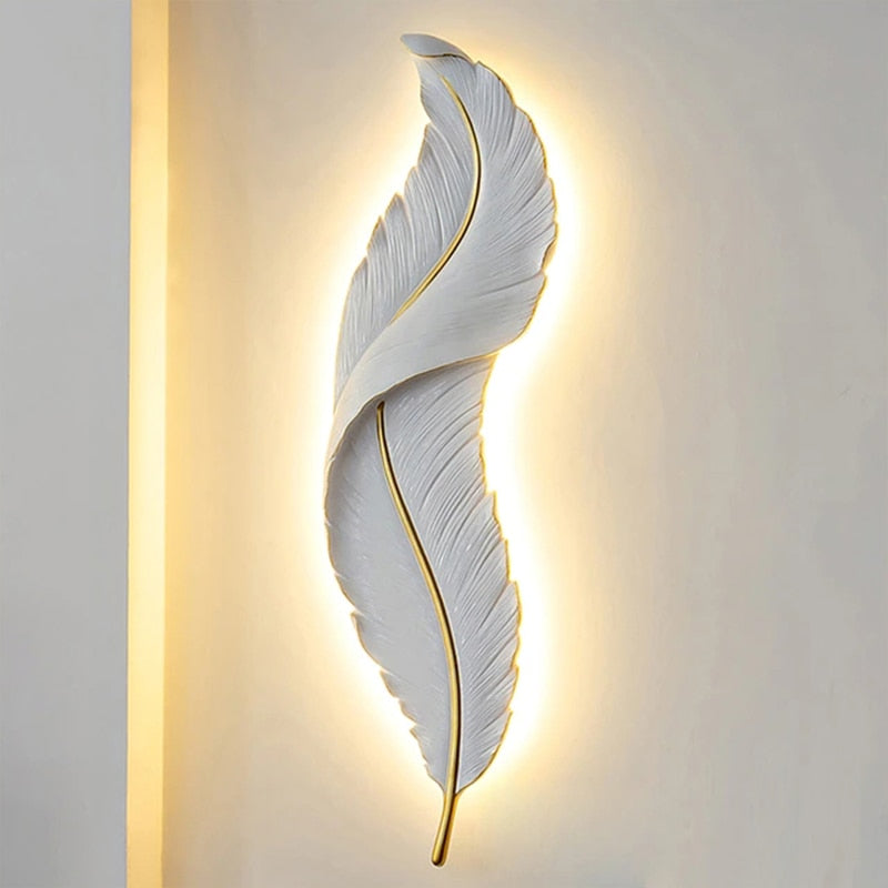Lámpara de pared con plumas LED