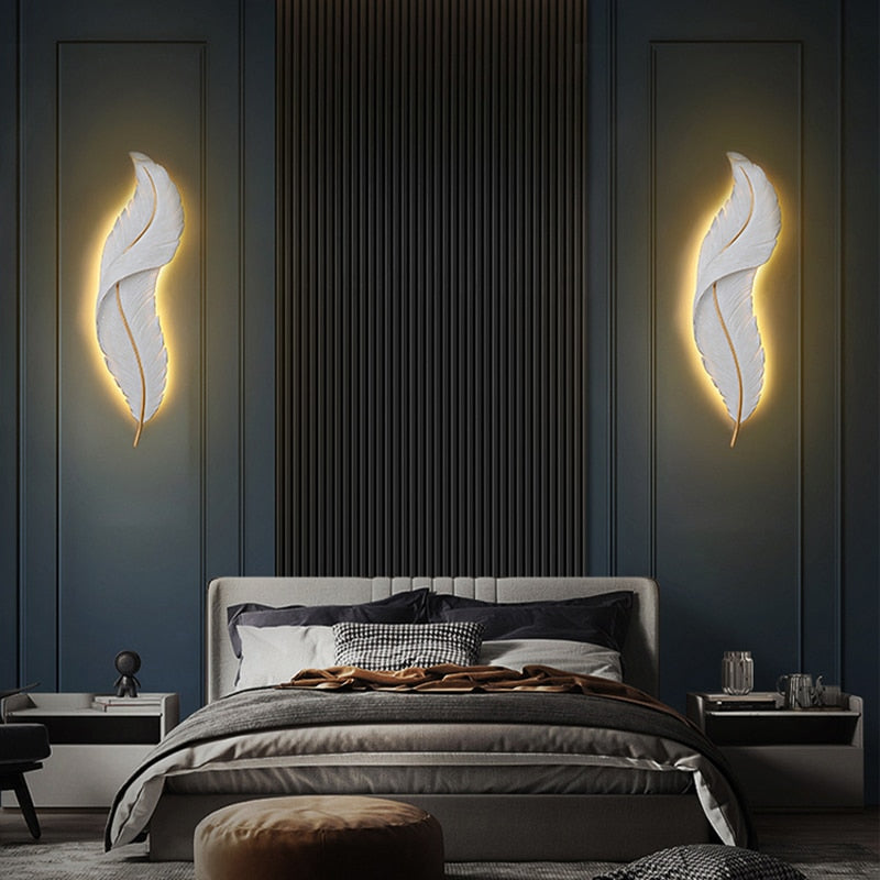 Lámpara de pared con plumas LED