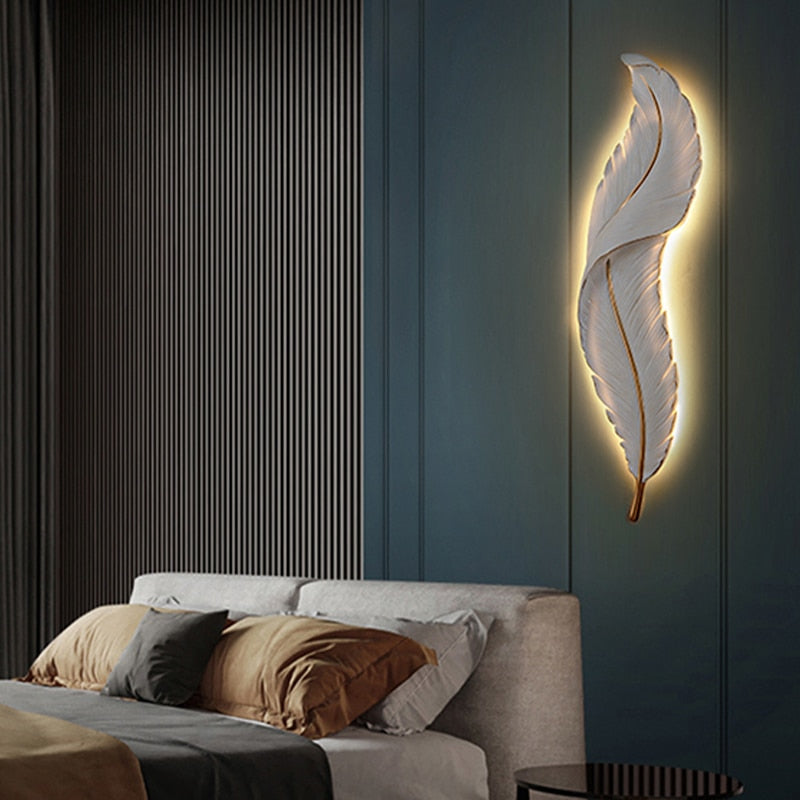 Lámpara de pared con plumas LED