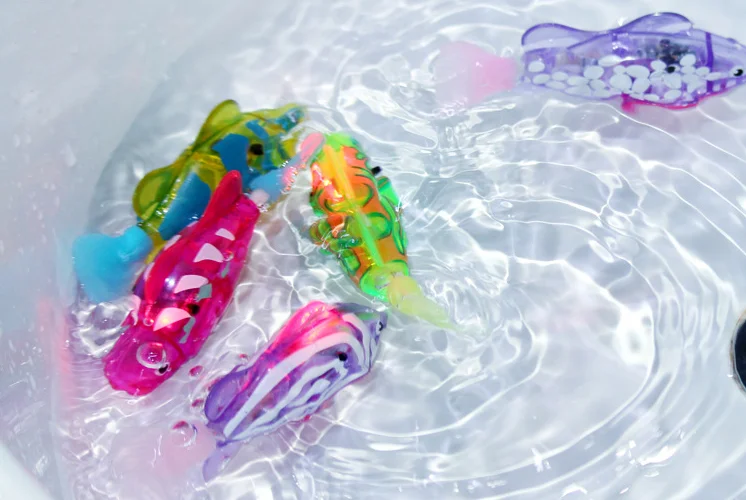 5 Stück schwimmende Roboterfische mit LED-Licht