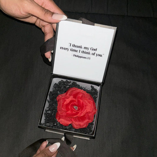 Redeemed Rose™ Mini-Geschenkbox mit Schriftzeichen