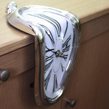 Schmelzende Uhr